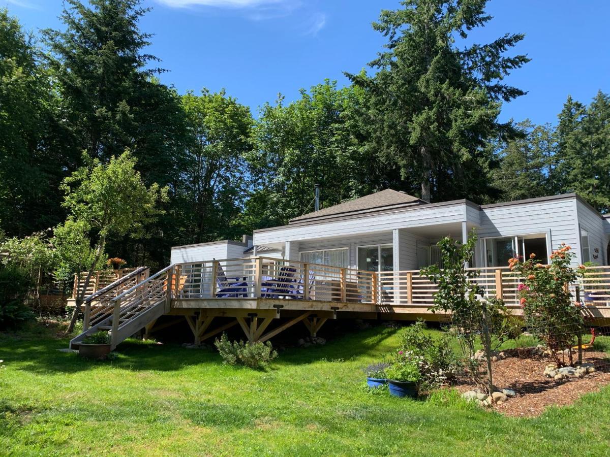 Forest By The Sea Rentals Merville 外观 照片